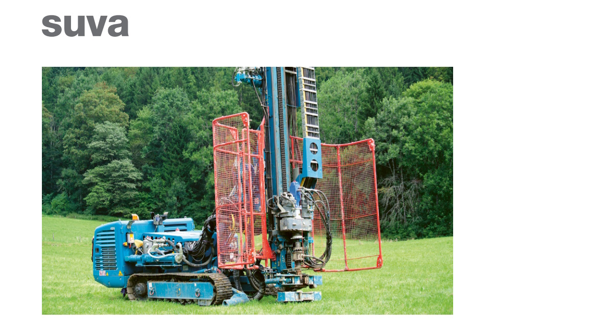 Le persone che svolgono lavori di microperforazione sono esposte a pericoli tutt’altro che banali. Queste rischiano ad esempio di essere trascinate o schiacciate dagli elementi mobili della macchina, subire lesioni all’apparato locomotore o di inciampare e cadere.